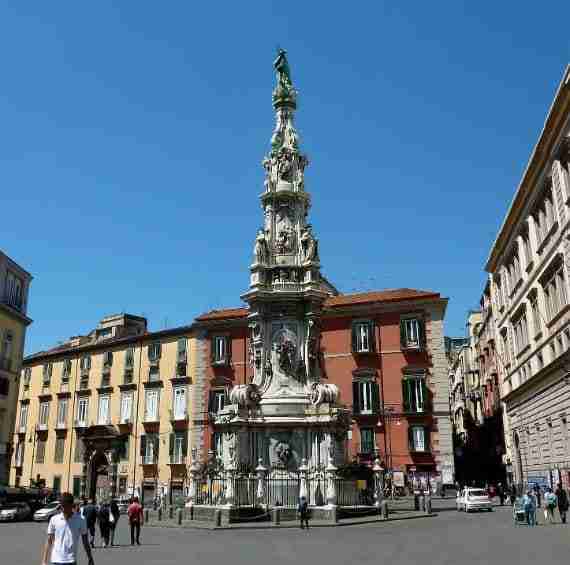 Piazza del Gesù a Napoli
